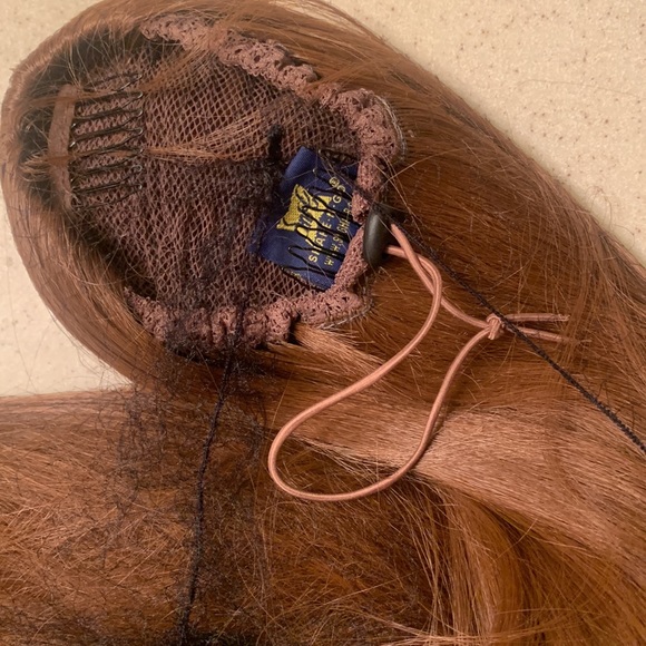 Straight 24” reddish-brown drawstring ponytail - Picture 4 of 6